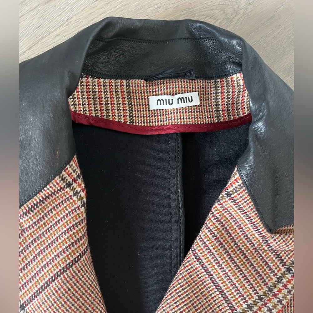 MIU MIU Red Black White Houndstooth Cropped Blazer with Leather Collar - Picture 5 of 8